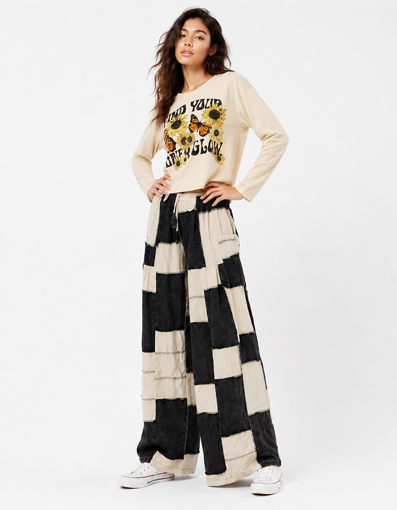 check black and white pants wide leg on model
